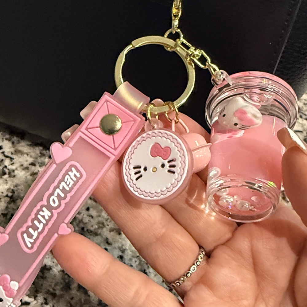 Hello Kitty Pink Keychain - Picture 3 of 3